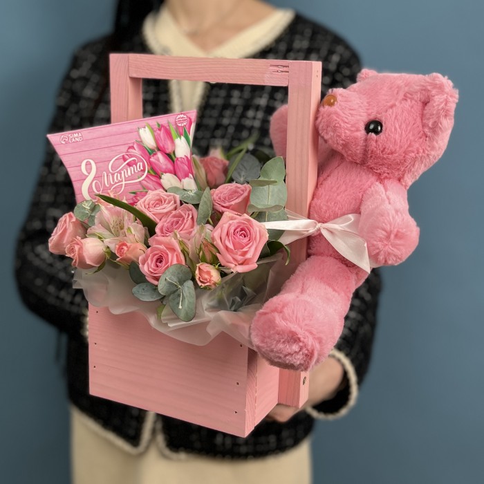 Композиция с 8 марта от Мишки с цветами