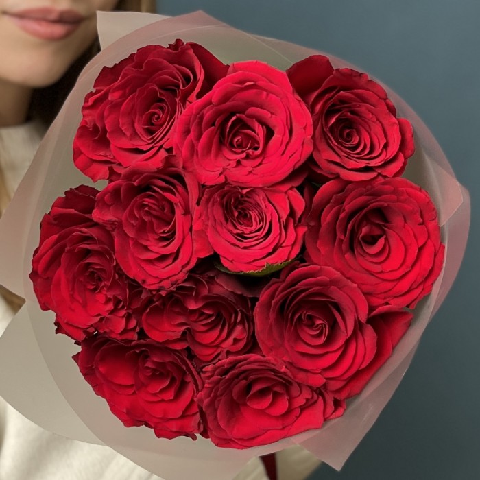 17 красных роз Махе