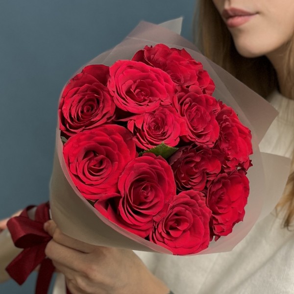 17 красных роз Махе