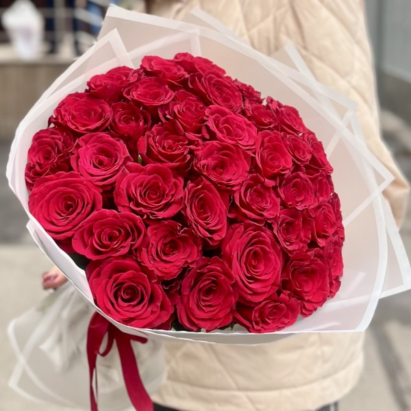35 красных роз Махе