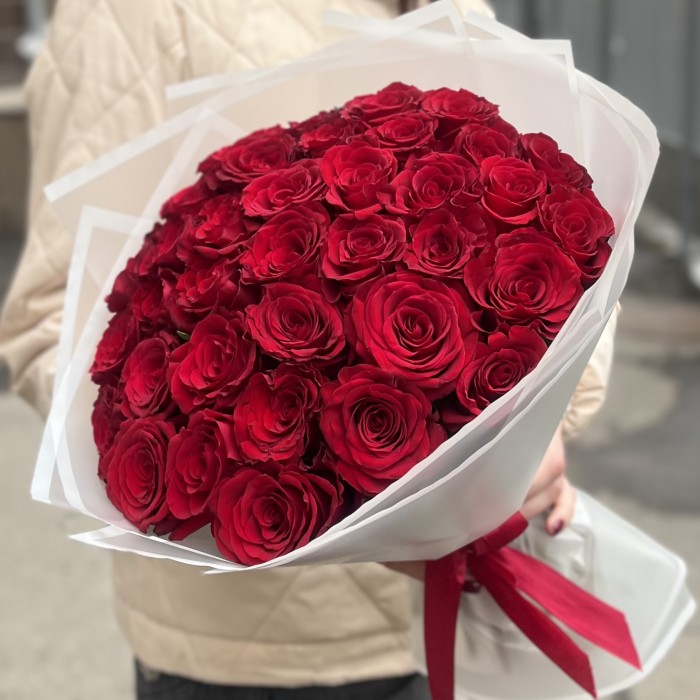 35 красных роз Махе