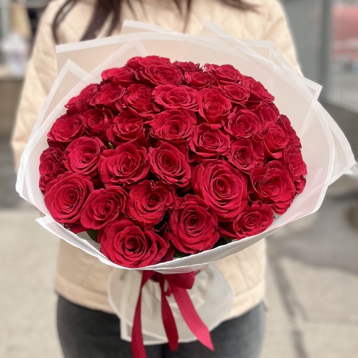 35 красных роз Махе