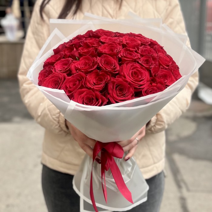 35 красных роз Махе