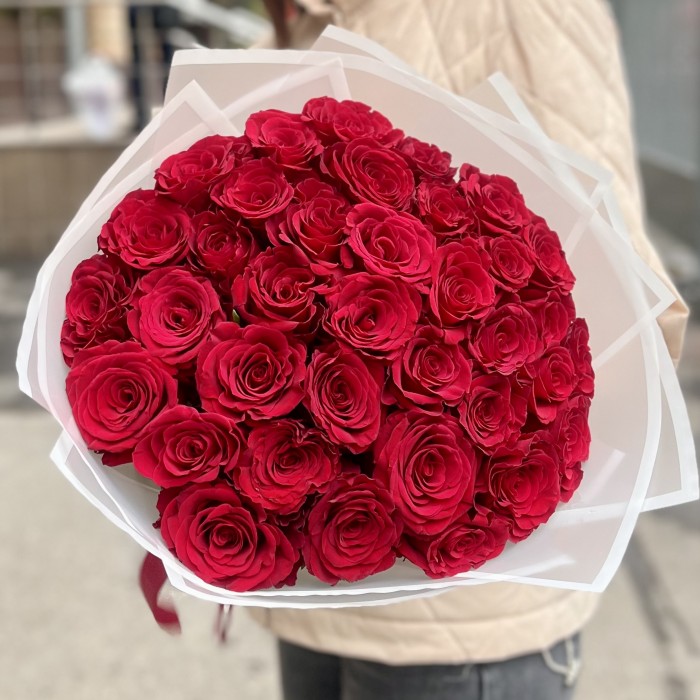 35 красных роз Махе