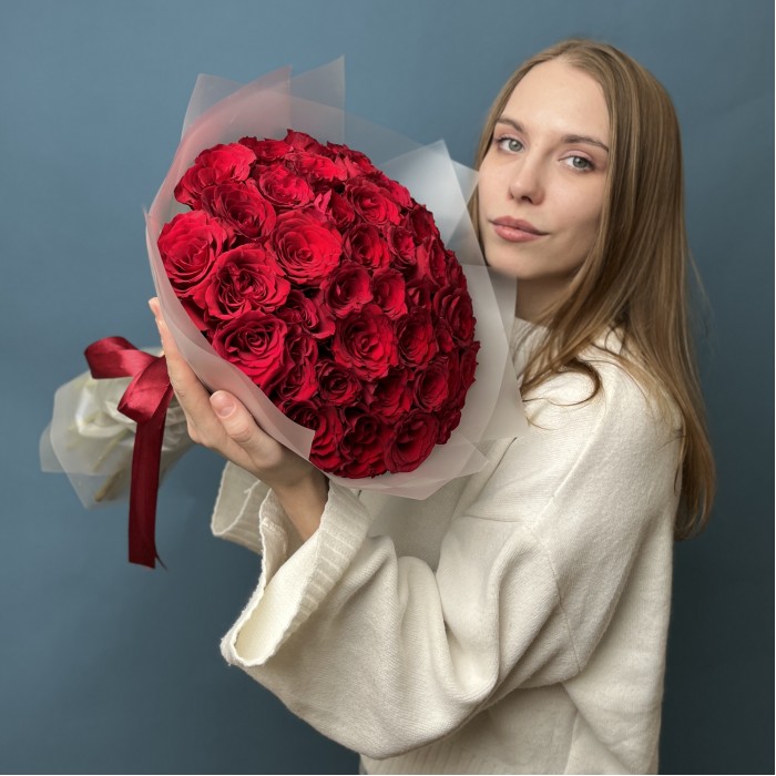 41 красная роза Махе