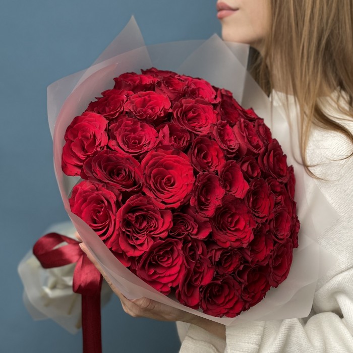 41 красная роза Махе