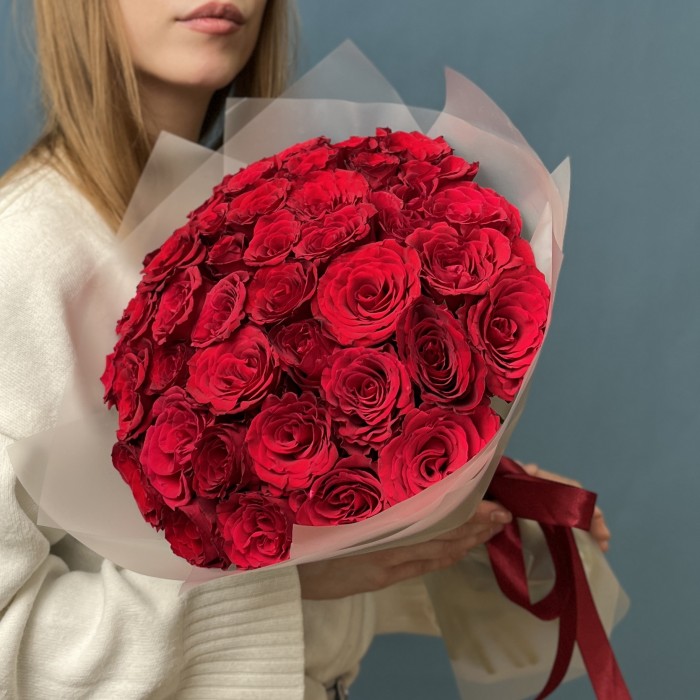41 красная роза Махе
