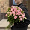 15 Розовых кустовых роз Одилия 60 см