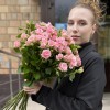 15 Розовых кустовых роз Одилия 60 см