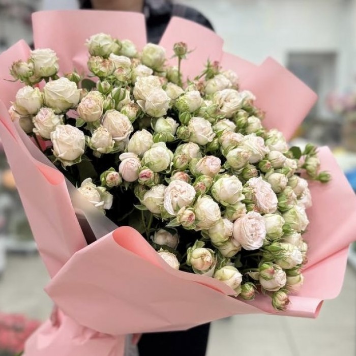 15 кустовых пионовидных Роз Принцесс Бомбастик 70 см в упаковке