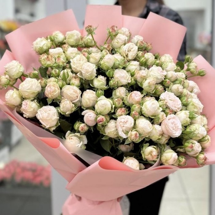 15 кустовых пионовидных Роз Принцесс Бомбастик 70 см в упаковке