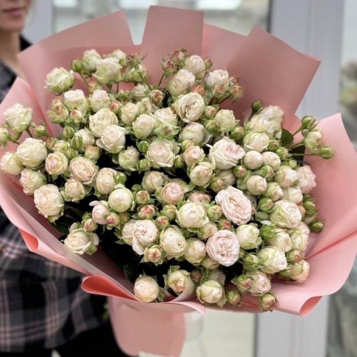 15 кустовых пионовидных Роз Принцесс Бомбастик 70 см в упаковке