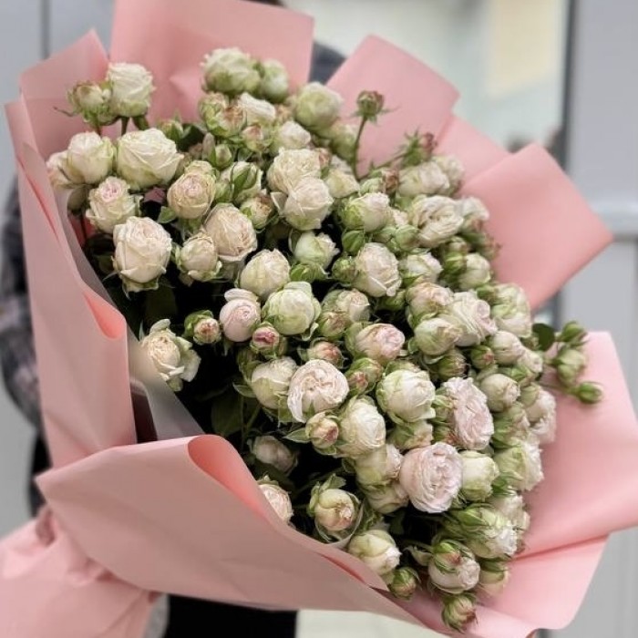 15 кустовых пионовидных Роз Принцесс Бомбастик 70 см в упаковке