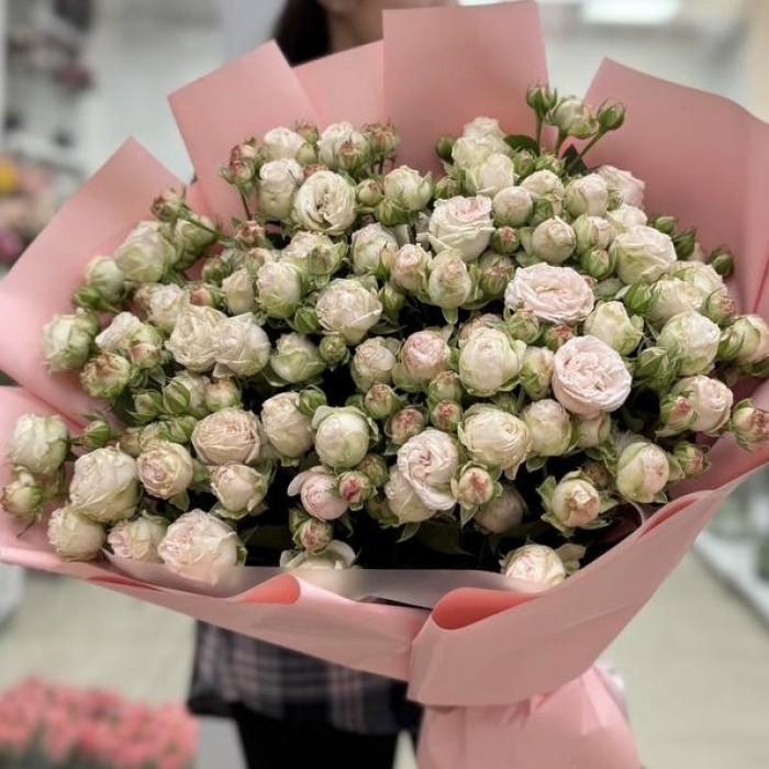 15 кустовых пионовидных Роз Принцесс Бомбастик 70 см в упаковке