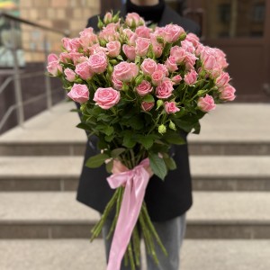 Кустовая розовая роза Одилия 60 см