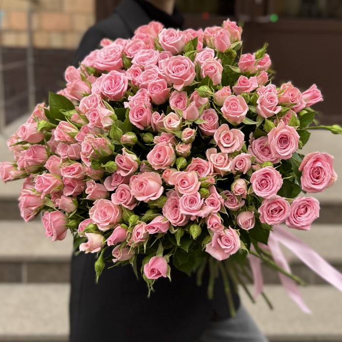 25 розовых кустовых роз Одилия 60 см