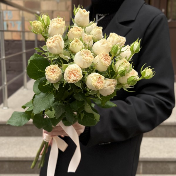 3 кустовые белые розы Саммер 60 см