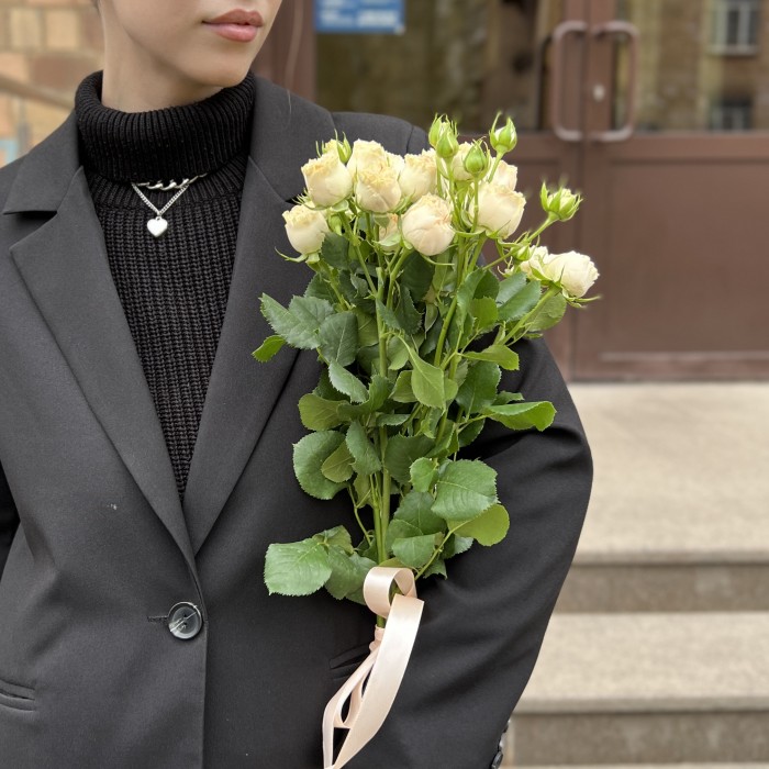 3 кустовые пионовидные розы Саммер-роз 50 см