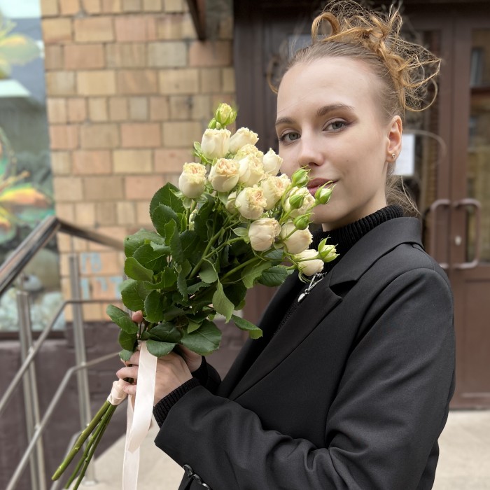 3 кустовые пионовидные розы Саммер-роз 50 см