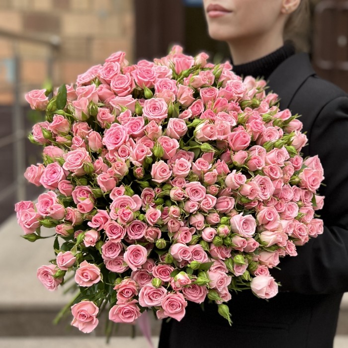 51 розовая кустовая роза Одилия 60 см