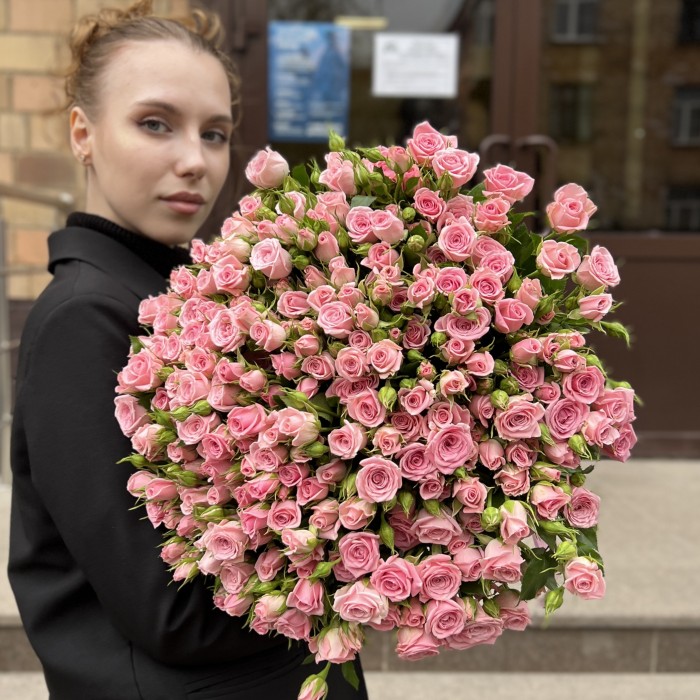 51 розовая кустовая роза Одилия 60 см