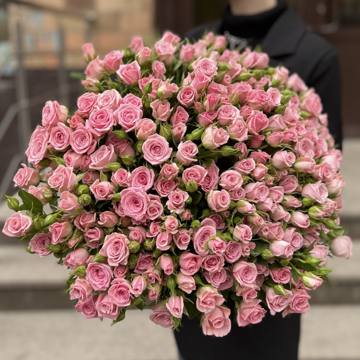 51 розовая кустовая роза Одилия 60 см