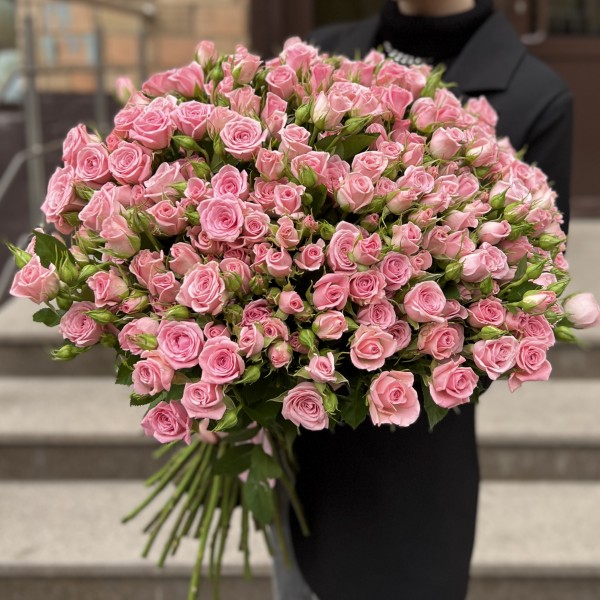 51 розовая кустовая роза Одилия 60 см
