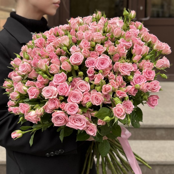 51 розовая кустовая роза Одилия 60 см