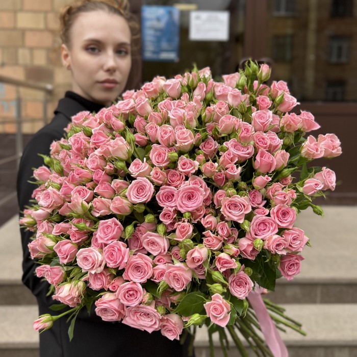 51 розовая кустовая роза Одилия 60 см