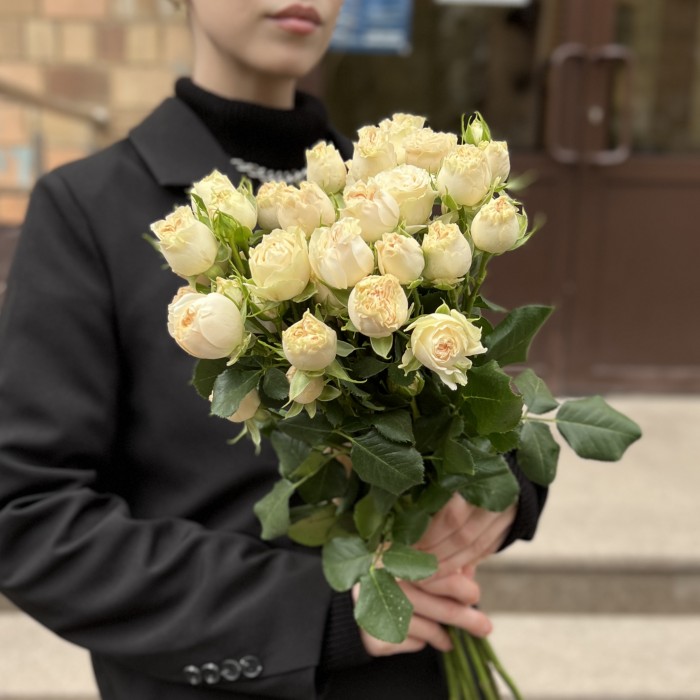 9 кустовых пионовидных роз Саммер-роз 50 см