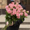 9 розовых кустовых роз Одилия 60 см