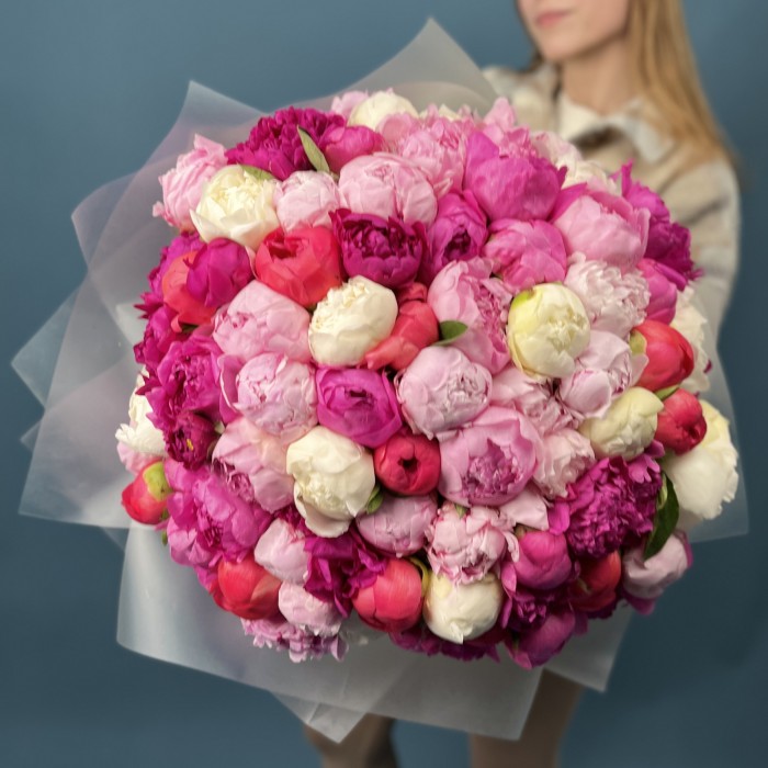 Букет из 101 яркого пиона MIX