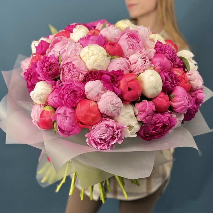Букет из 101 яркого пиона MIX