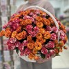 51 огненная кустовая роза в корзине