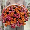 51 огненная кустовая роза в корзине