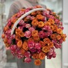 51 огненная кустовая роза в корзине