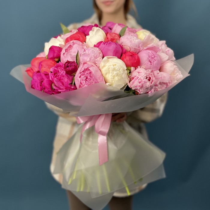 Букет из 51 яркого пиона MIX