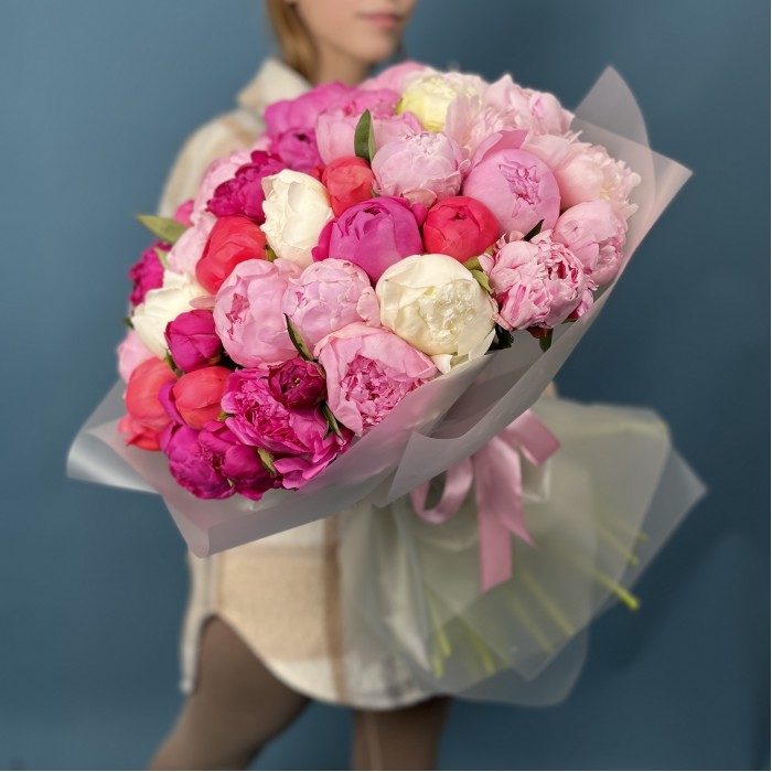 Букет из 51 яркого пиона MIX