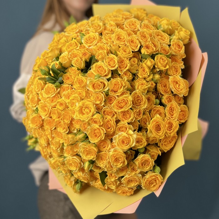 101 кустовая Роза Еллоу бейби 40 см