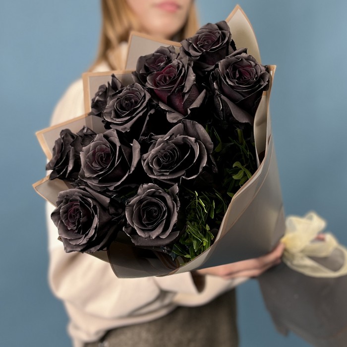 11 черных роз 60 см