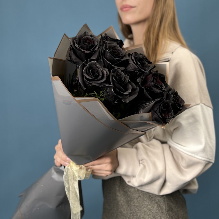 11 черных роз 60 см