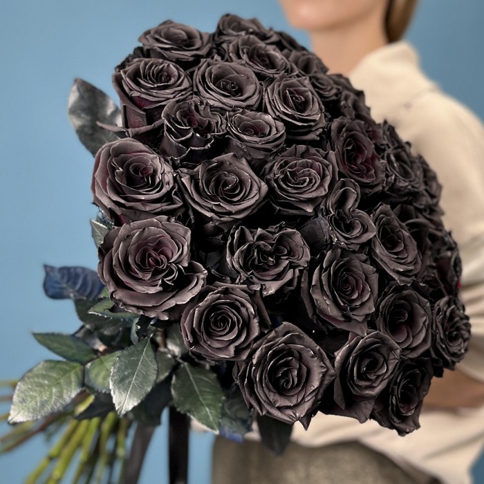 35 черных роз 60 см