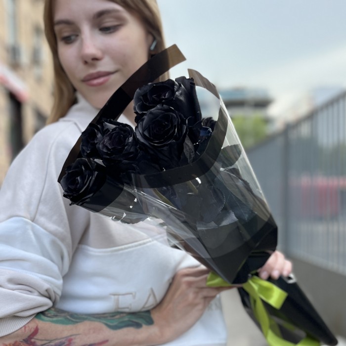 5 черных Роз 60 см