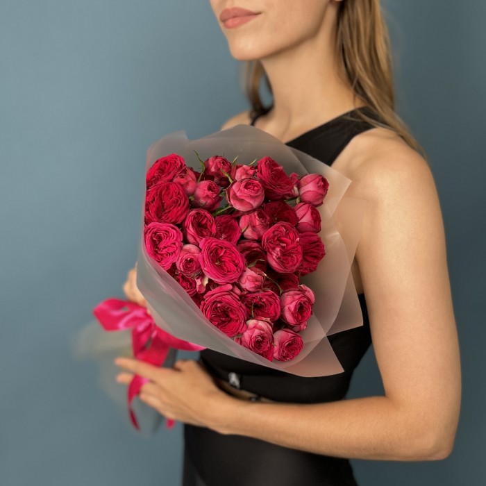 9 кустовых пионовидных роз Роял трендсеттер 40 см