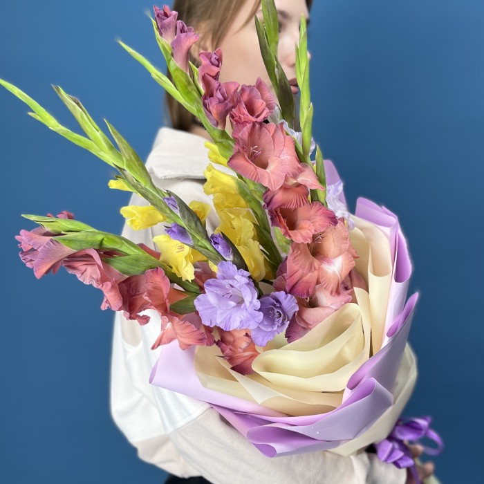 7 ярких гладиолусов MIX