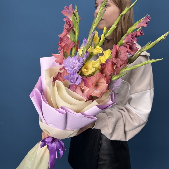 7 ярких гладиолусов MIX