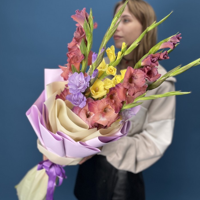 7 ярких гладиолусов MIX