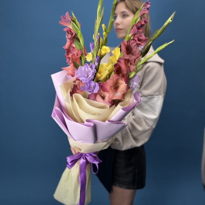 7 ярких гладиолусов MIX