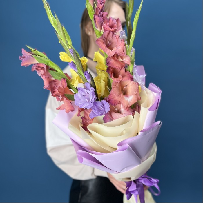 7 ярких гладиолусов MIX