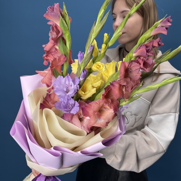 7 ярких гладиолусов MIX